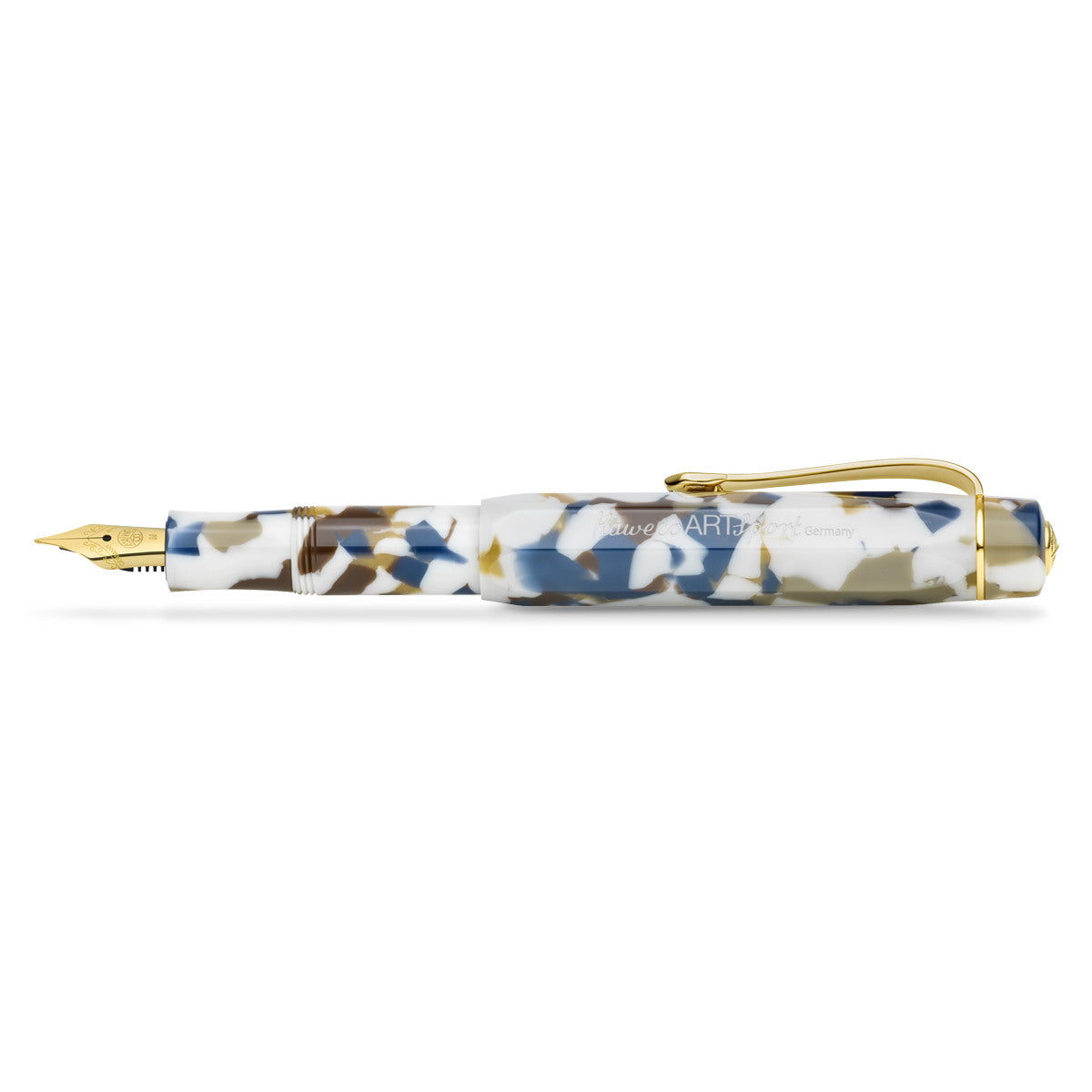 Kaweco Art aus Acryl in weiß, blau, braun mit integriertem, goldenem Clip in der Kappe. Geöffnet, Kappe ist auf das Ende gesteckt.