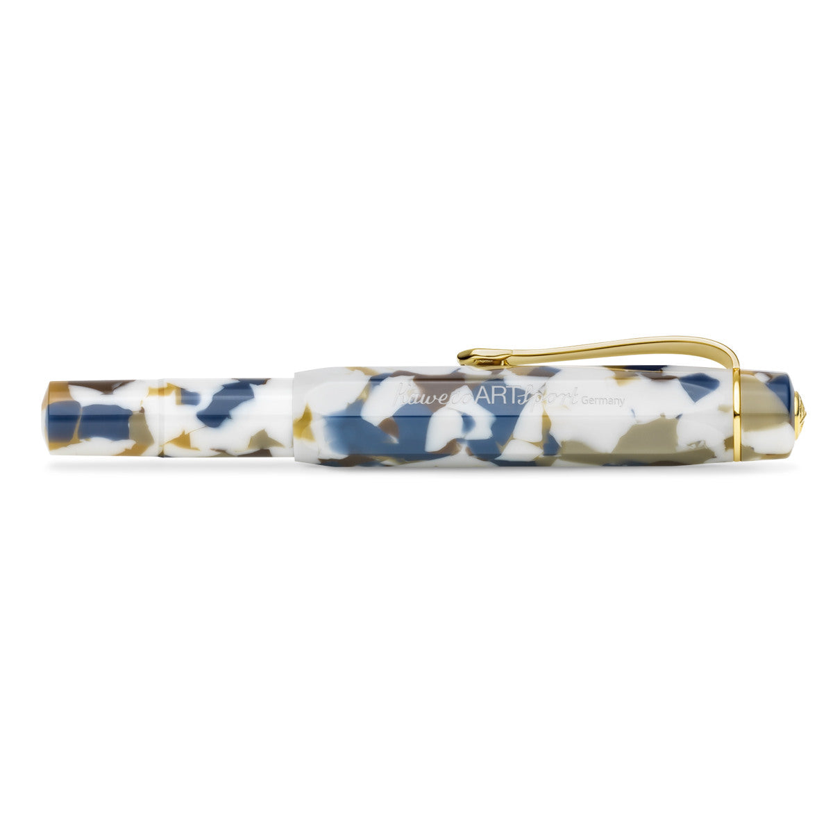 Kaweco Art aus Acryl in weiß, blau, braun mit integriertem, goldenem Clip in der Kappe. Geschlossen, weiße Inschrift in der Kappe