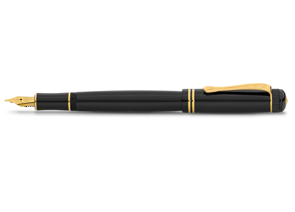 Geöffneter Kaweco Dia Füllhalter in Schwarz mit goldenen Details