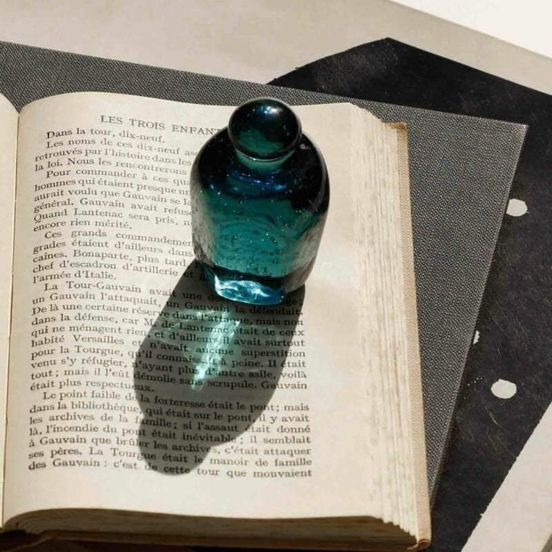 Attaché - Paperweight made from recycled glass