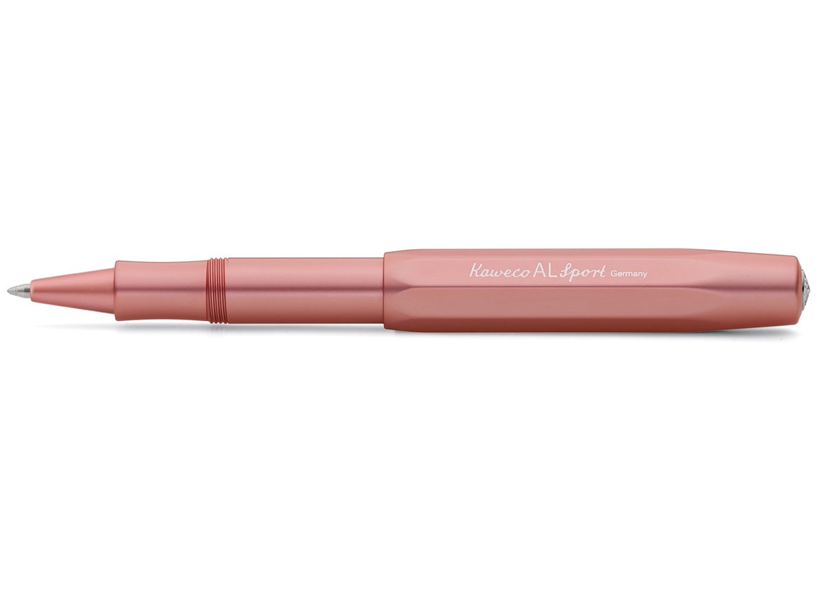 Geöffneter Kaweco Aluminium Tintenroller in rosa mit aufgeschraubter Kappe.