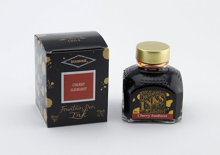 Cherry Sunburst 80 ml Tintenglas neben der dazugehörigen Verpackung.
