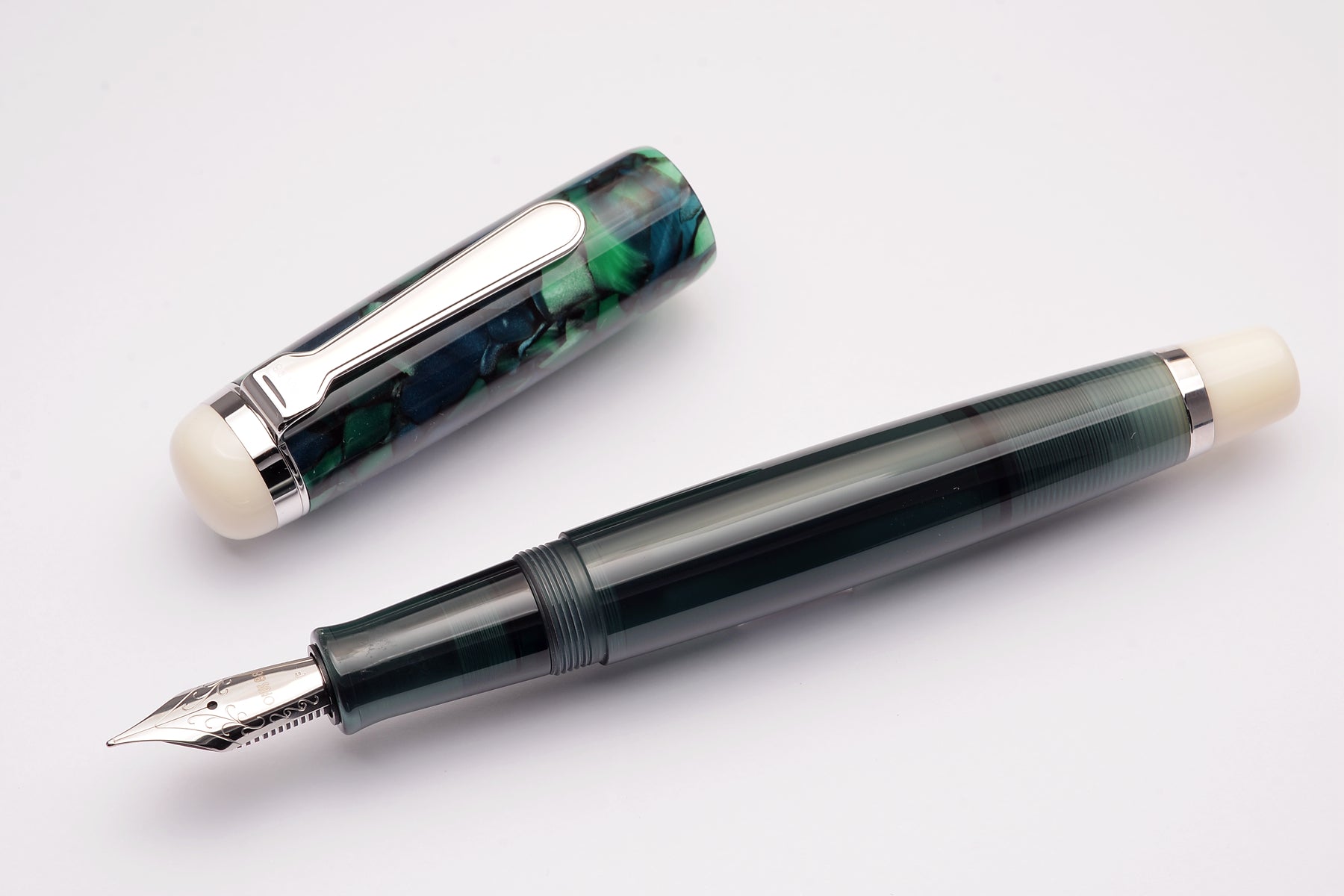 OMAR fountain pen green