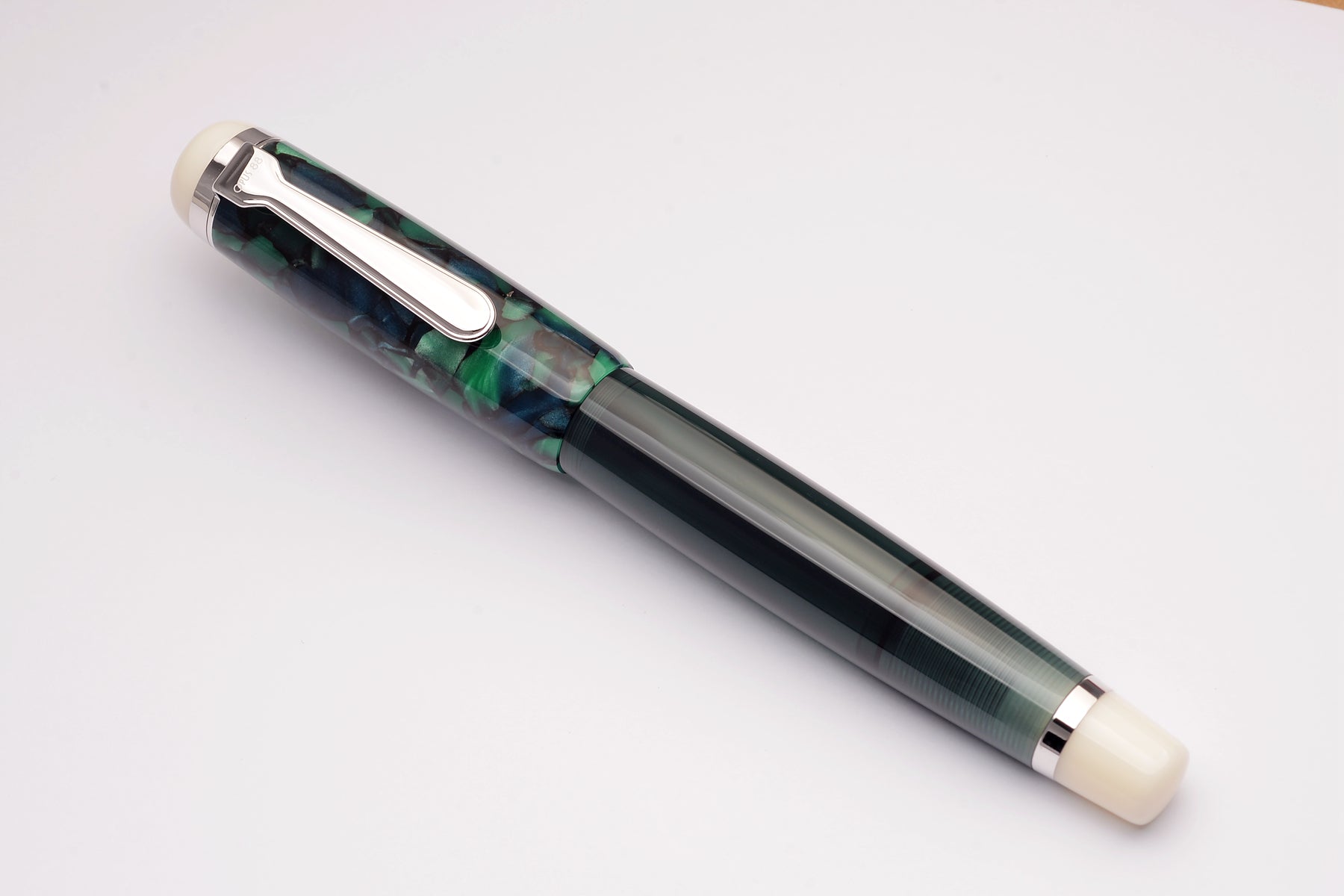 OMAR fountain pen green