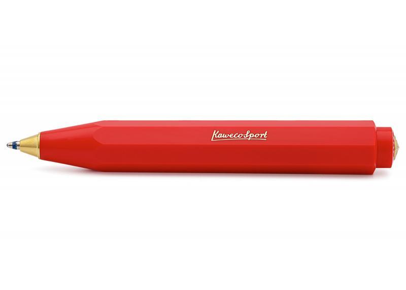 Roter, geöffneter Kaweco Sport Classic Kugelschreiber mit Inschrift auf dem Korpus.