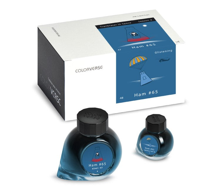 Zwei Tintengläser der Farbe Ham (65 und 15 ml) vor der dazugehörigen Verpackung.