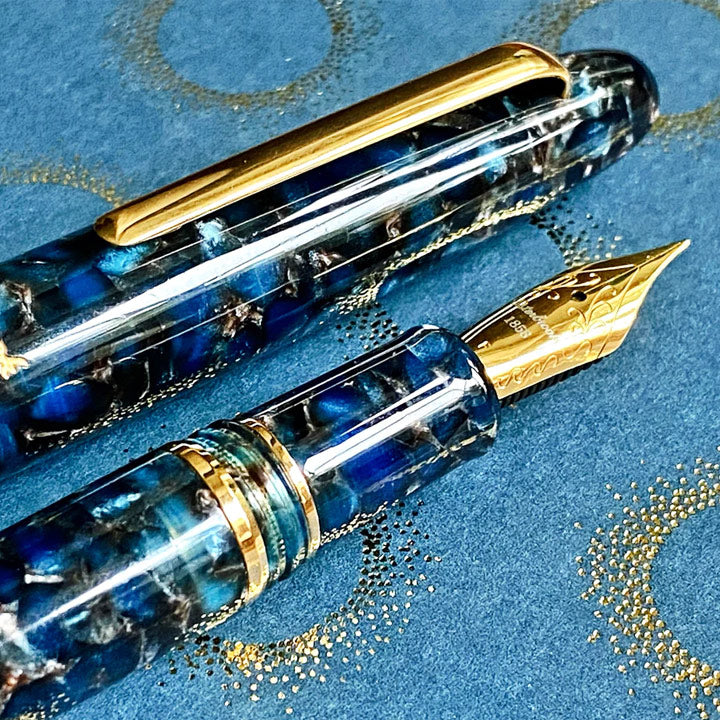 Estie Noveau Blue fountain pen oversize, gold trim