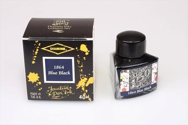 40ml Tintenglas Blue Black von Diamine neben der dazugehörigen Verpackung.