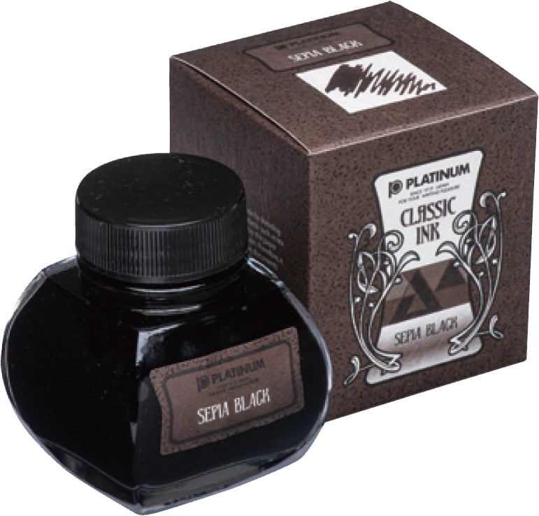 Platinum Tinte Sepia Black in einer 60ml Glasflasche, neben der dazugehörigen Verpackung.